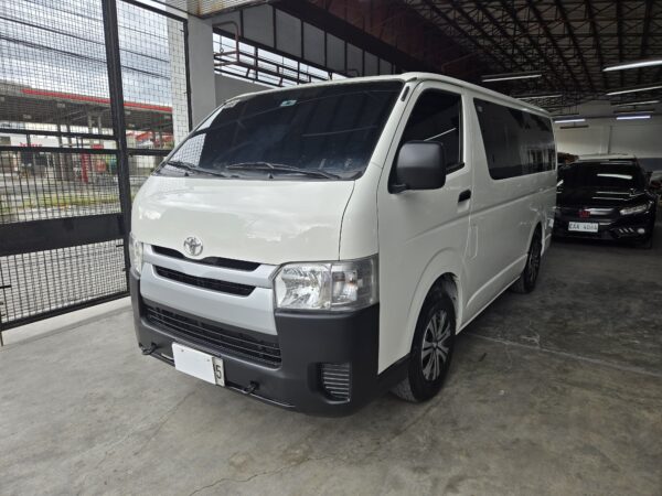 2018 TOYOTA HIACE COMMUTER 3.0 DIESEL M/T