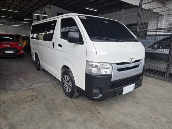 2018 TOYOTA HIACE COMMUTER 3.0 DIESEL M/T - Image 4