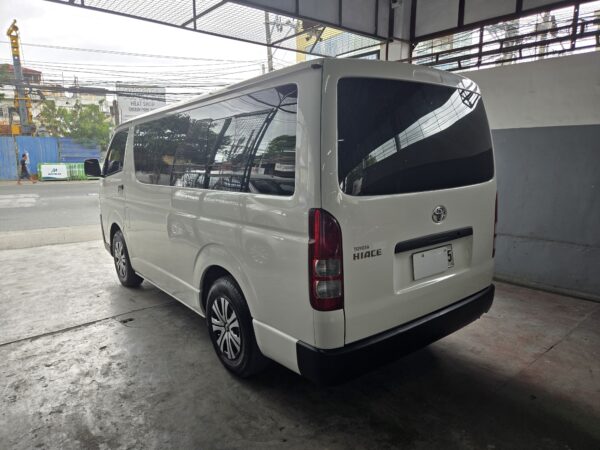 2018 TOYOTA HIACE COMMUTER 3.0 DIESEL M/T - Image 7