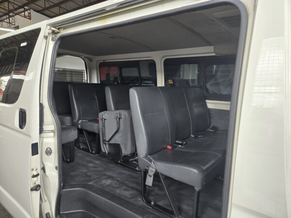 2018 TOYOTA HIACE COMMUTER 3.0 DIESEL M/T - Image 10