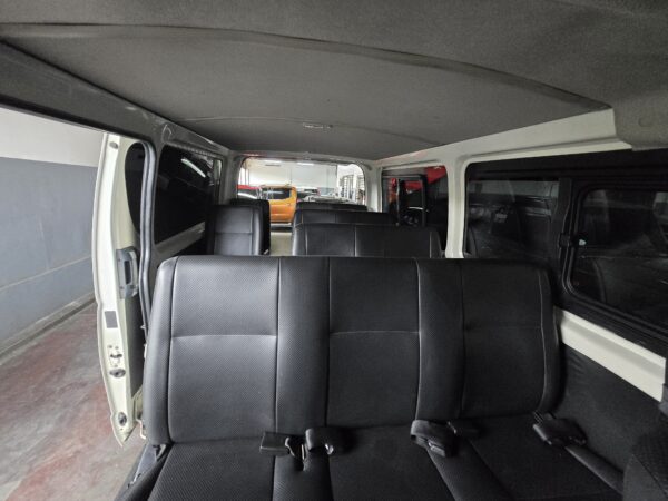 2018 TOYOTA HIACE COMMUTER 3.0 DIESEL M/T - Image 12