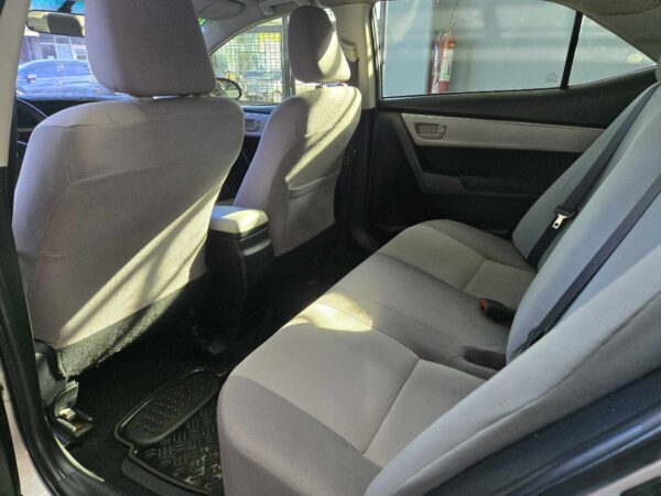 2015 TOYOTA ALTIS 1.6 E GAS M/T - Image 11