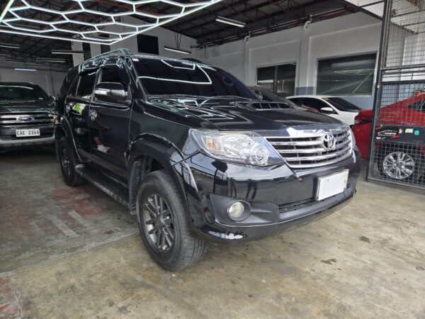 2015 TOYOTA FORTUNER V 4X2 BLACK SERIES DIESEL A/T - Image 3