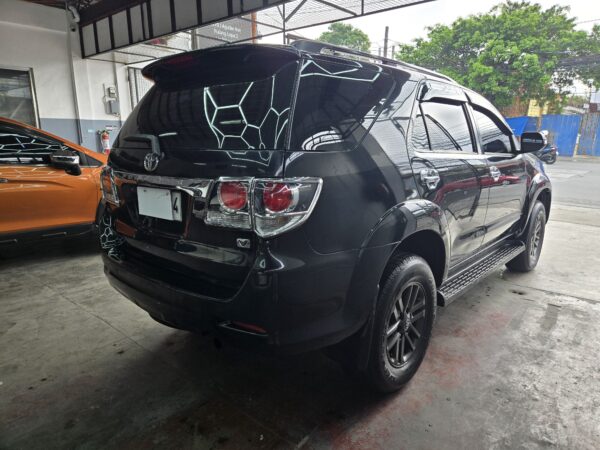 2015 TOYOTA FORTUNER V 4X2 BLACK SERIES DIESEL A/T - Image 4