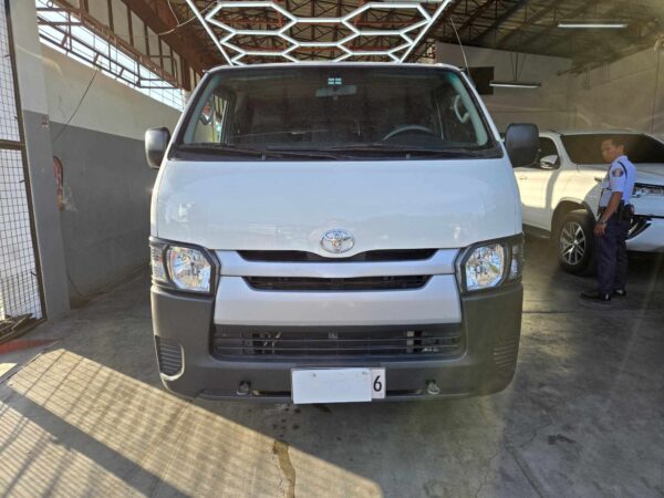 2020 TOYOTA HIACE COMMUTER DIESEL M/T - Image 3