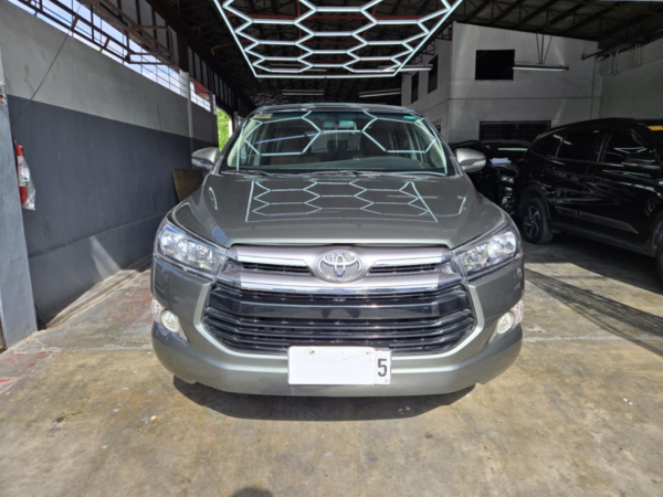 2017 TOYOTA INNOVA DIESEL G A/T - Image 2