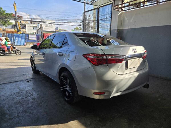 2015 TOYOTA ALTIS 1.6 E GAS M/T - Image 4
