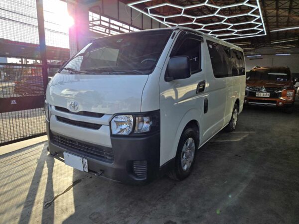 2020 TOYOTA HIACE COMMUTER DIESEL M/T