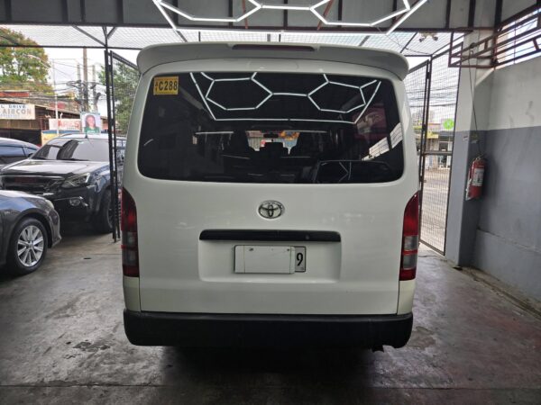 2018 TOYOTA HIACE COMMUTER 3.0 DIESEL M/T - Image 2