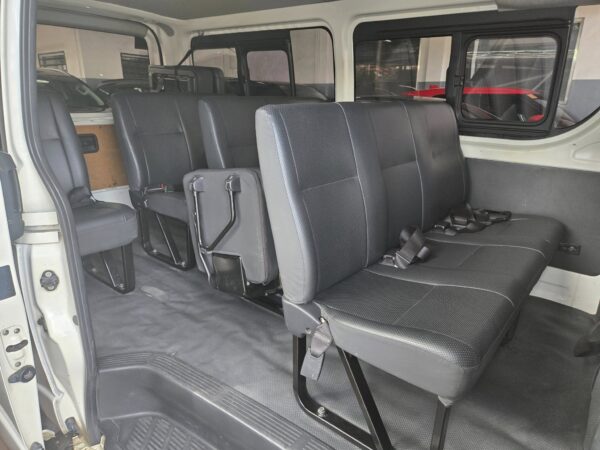 2018 TOYOTA HIACE COMMUTER 3.0 DIESEL M/T - Image 5