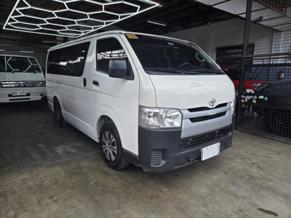 2018 TOYOTA HIACE COMMUTER 3.0 DIESEL M/T - Image 9