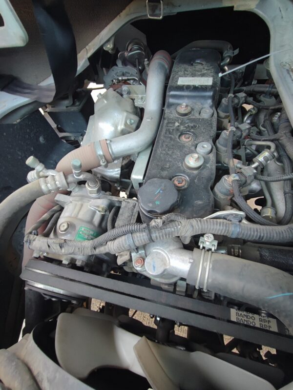 2024 ISUZU TRAVIZ UTILITY VAN DUAL AIRCON - Image 11