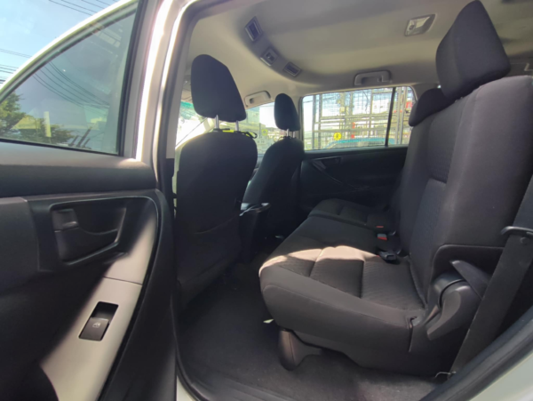 2017 TOYOTA INNOVA E 2.8 DIESEL A/T - Image 11