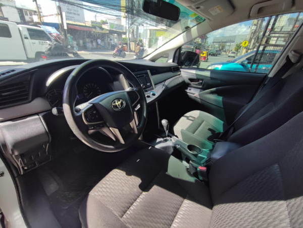 2017 TOYOTA INNOVA E 2.8 DIESEL A/T - Image 9
