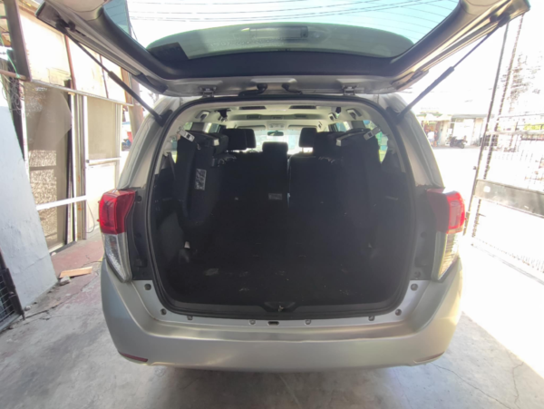 2017 TOYOTA INNOVA E 2.8 DIESEL A/T - Image 4