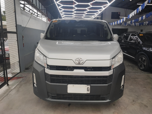2021 TOYOTA HIACE COMMUTER DELUXE 2.8 M/T - Image 2