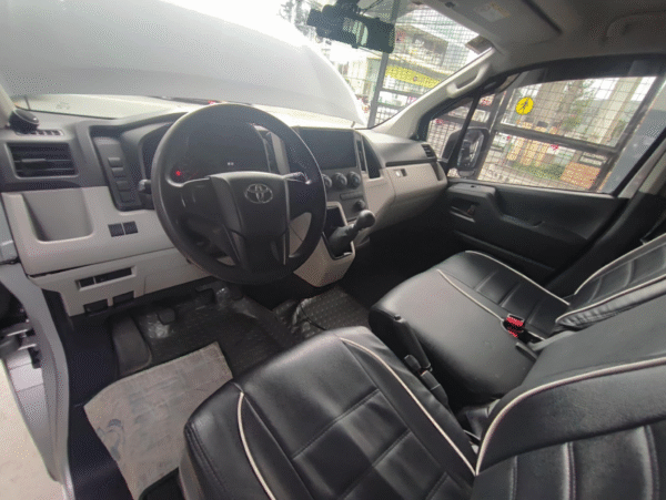2021 TOYOTA HIACE COMMUTER DELUXE 2.8 M/T - Image 6