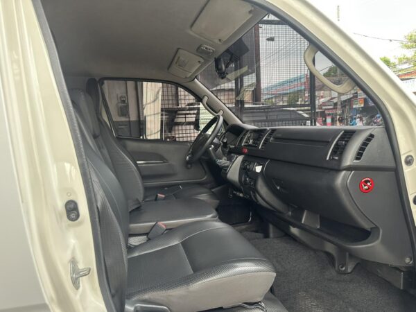 2020 TOYOTA HI ACE COMMUTER 3.0 M/T - Image 8