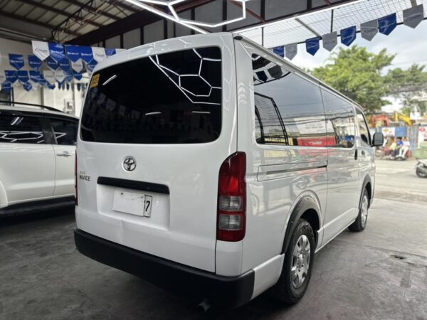 2020 TOYOTA HI ACE COMMUTER 3.0 M/T - Image 3