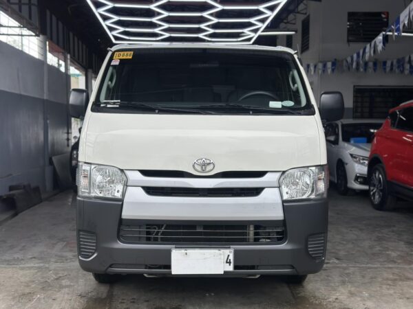 2022 TOYOTA HI ACE COMMUTER M/T 3. - Image 3