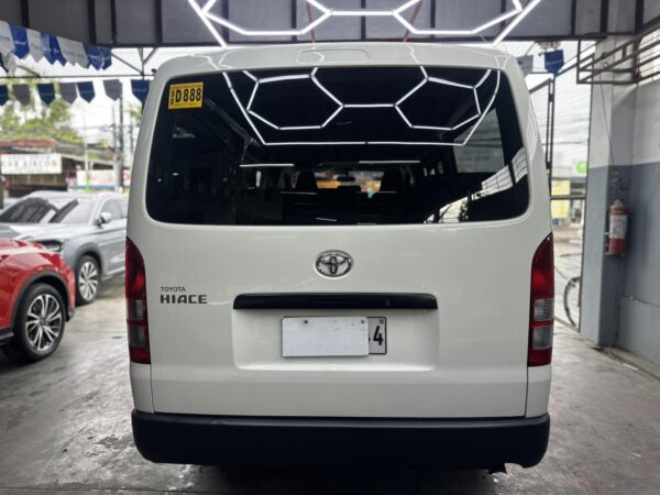 2022 TOYOTA HI ACE COMMUTER M/T 3. - Image 6