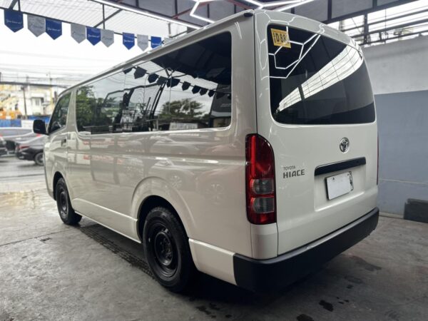 2022 TOYOTA HI ACE COMMUTER M/T 3. - Image 5