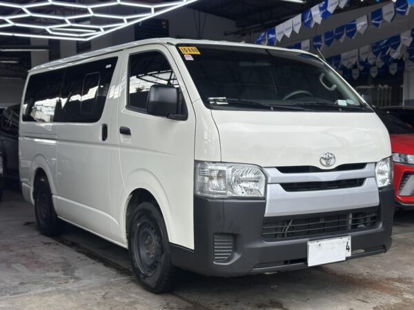 2022 TOYOTA HI ACE COMMUTER M/T 3. - Image 4