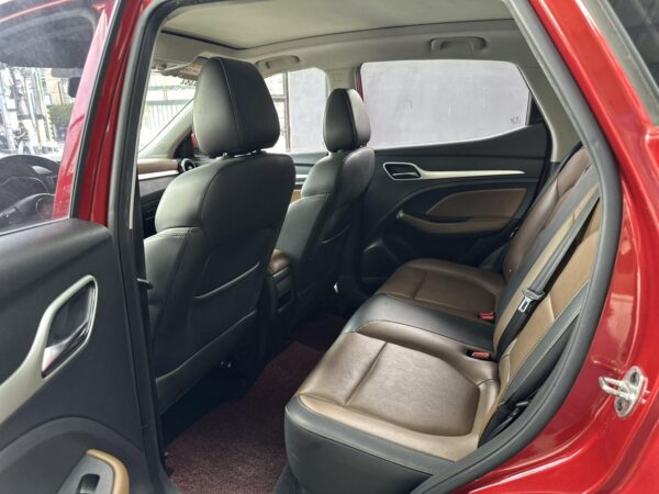 2019 MG ZS ALPHA WITH SUNROOF A/T - Image 5