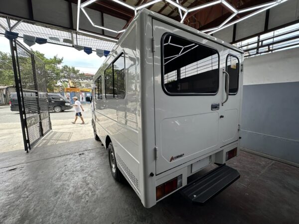 2023 ISUZU TRAVIZ BLUE POWER DIESEL M/T (long wheel base) - Image 7
