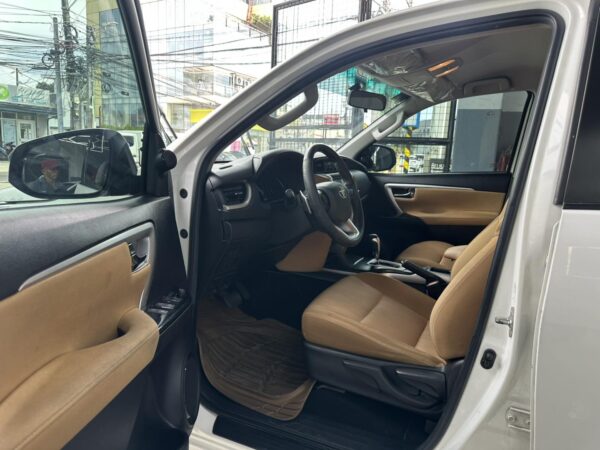 2017 TOYOTA FORTUNER G 4x2 A/T DIESEL - Image 11