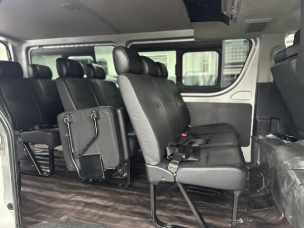 2021 TOYOTA HI ACE COMMUTER 3.0 M/T - Image 8