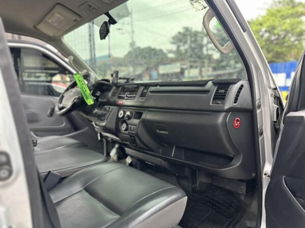 2021 TOYOTA HI ACE COMMUTER 3.0 M/T - Image 9