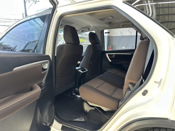 2019 TOYOTA FORTUNER 4x2 G A/T - Image 9