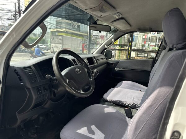 2019 TOYOTA GL Grandia M/T - Image 9