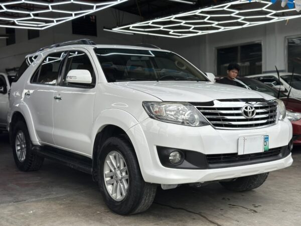 2013 TOYOTA FORTUNER 4x2 G GAS  A/T - Image 3
