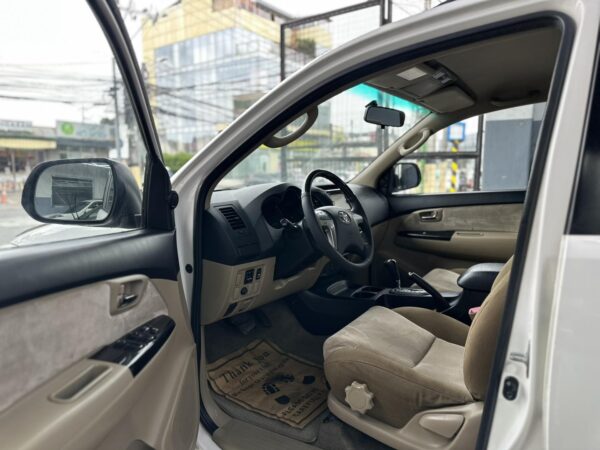 2013 TOYOTA FORTUNER 4x2 G GAS  A/T - Image 11