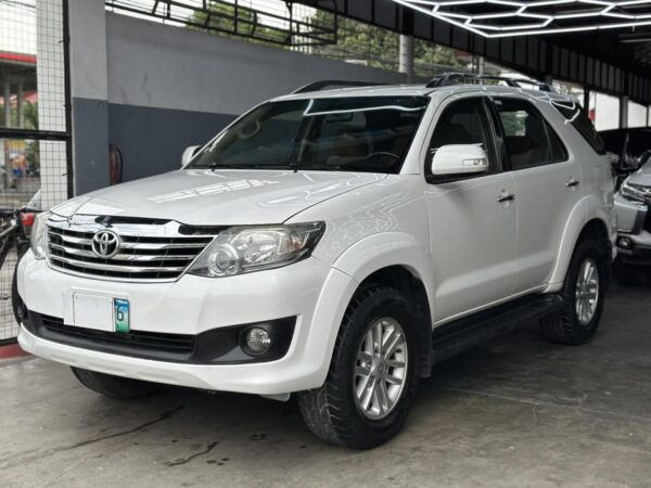 2013 TOYOTA FORTUNER 4x2 G GAS  A/T