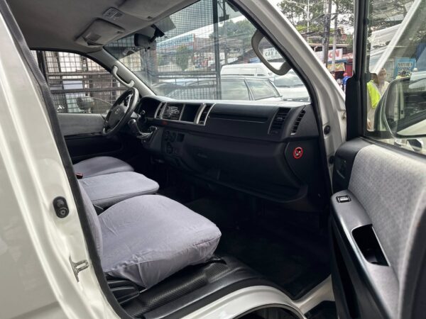 2019 TOYOTA GL Grandia M/T - Image 10