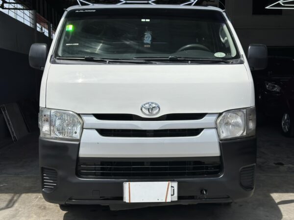 2016 TOYOTA HI ACE COMMUTER M/T 2.5 - Image 4